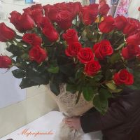красных роз 35